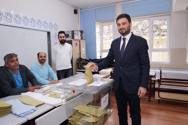 Mevlüt Öztekin Kağıthane Belediye Başkanı Seçildi