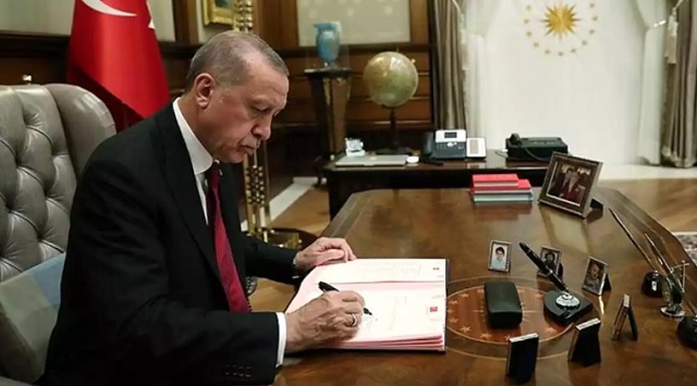 Başkan Erdoğan Ayasofya Caminin Kararnamesini İmzaladı