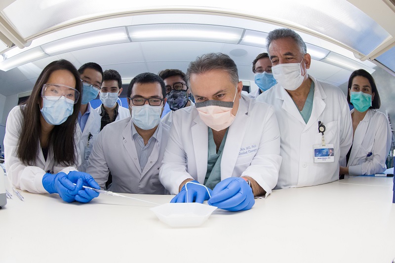 Türk Hekimi Prof. Dr. Rahmi Öklü ve Ekibi Kanseri Yok Eden İlacı Buldu