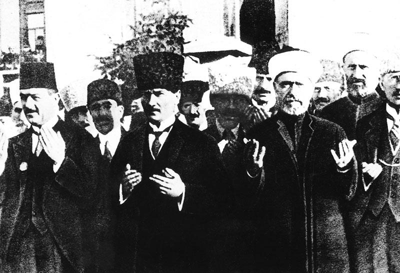 Suriyeli Muhacirleri Türkiye’ye İlk Kabul Eden Mustafa Kemal ATATÜRK’tür