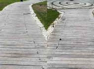 Ahşap Yol Tehlike Arz Ediyor