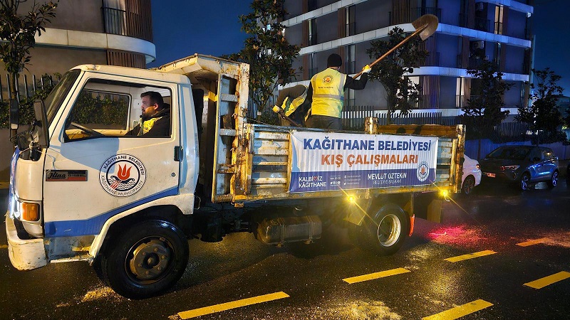 Kağıthane Belediyesi Karla Mücadele Çalışmalarını Titizlikle Sürdürüyor