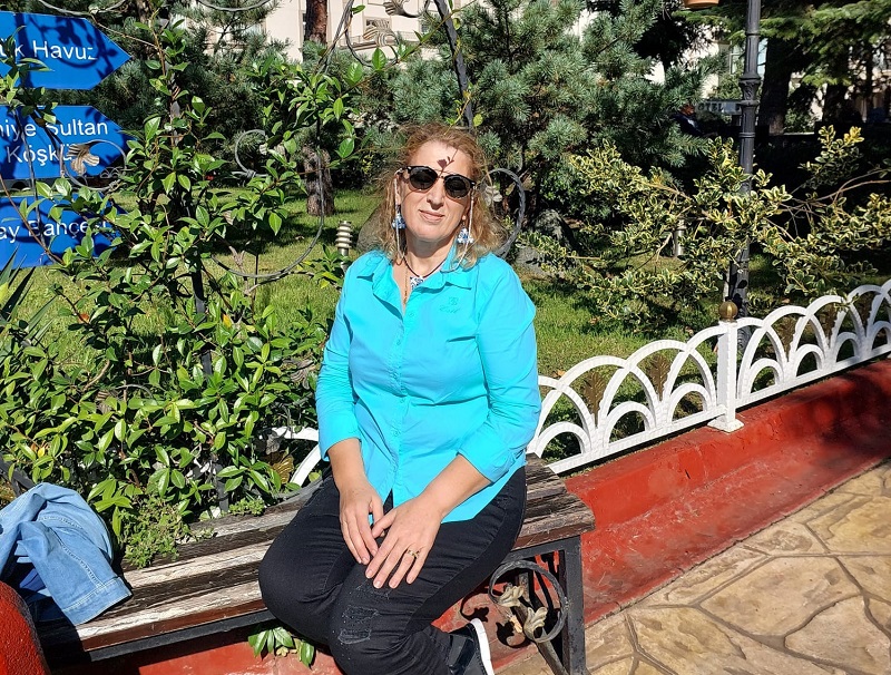 Gönül Sohbetleri: Mavi Şal ve Yosun Yeşili Gözler