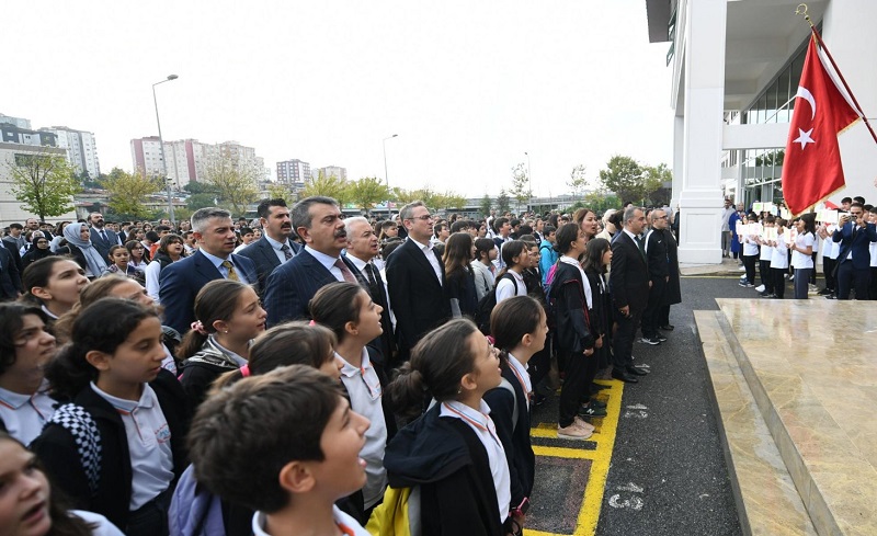 Okulun ilk günü Eğitim’e saat ayarı! Toplu taşıma da ücretsiz