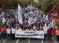 Fatih’ten Beyazıt’a Tarihi Yürüyüş: On Binler “2 Yıl Geçti, Söz Değil İcraat Bekliyoruz” Diye Haykırdı!