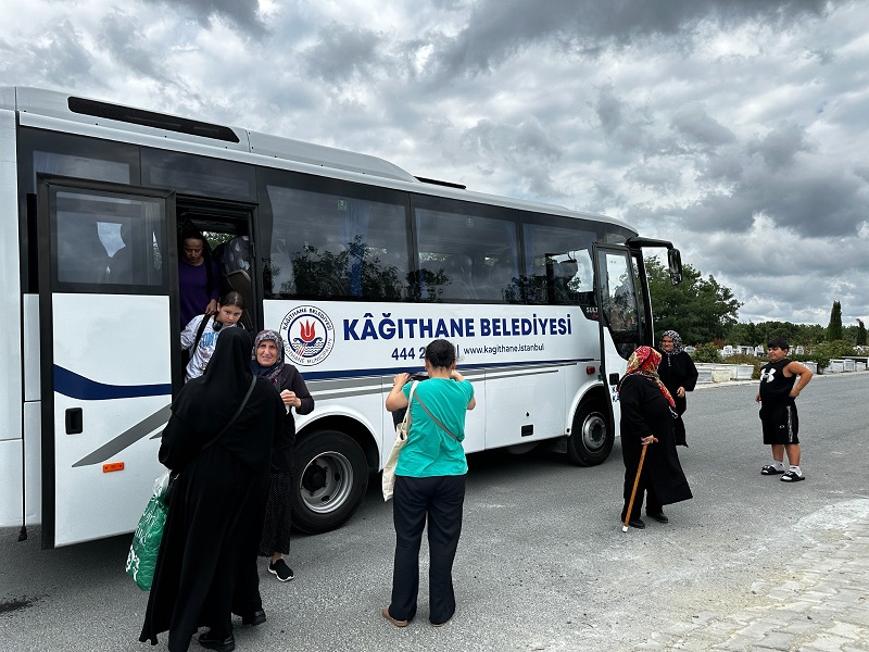 Kâğıthane Belediyesi’nden Mezarlık Ziyaretlerine Ücretsiz ve Konforlu Ulaşım Kolaylığı