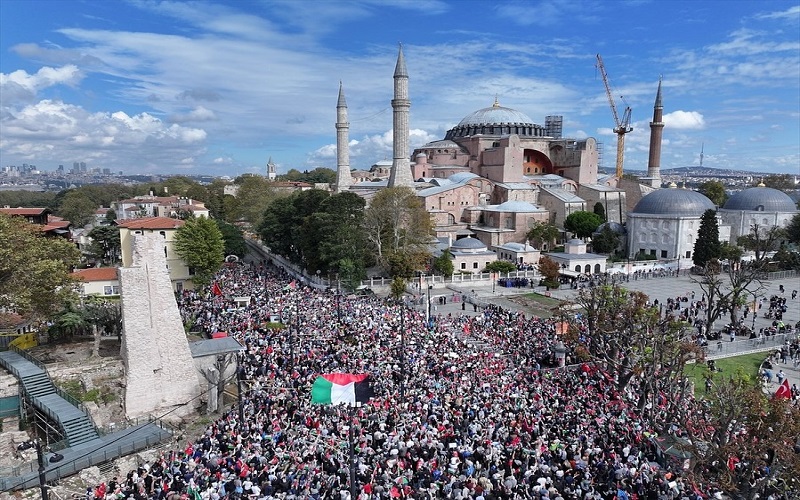 İstanbul’da “Özgürlüğe Yürüyoruz” Çağrısıyla Filistin’e Destek Yürüyüşü