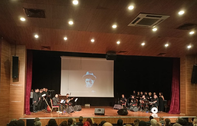 Aşık Veysel, Kağıthane’de Saygıyla Anıldı: Murat Aldemir ve Cengiz Özkan Aynı Sahnede!