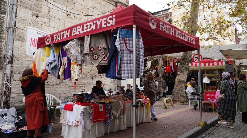 Fatihli Kadınlar Çarşamba Pazarı’nda Girişimci Oluyor – El Emeği Göz Nuru Ürünler Pazarda