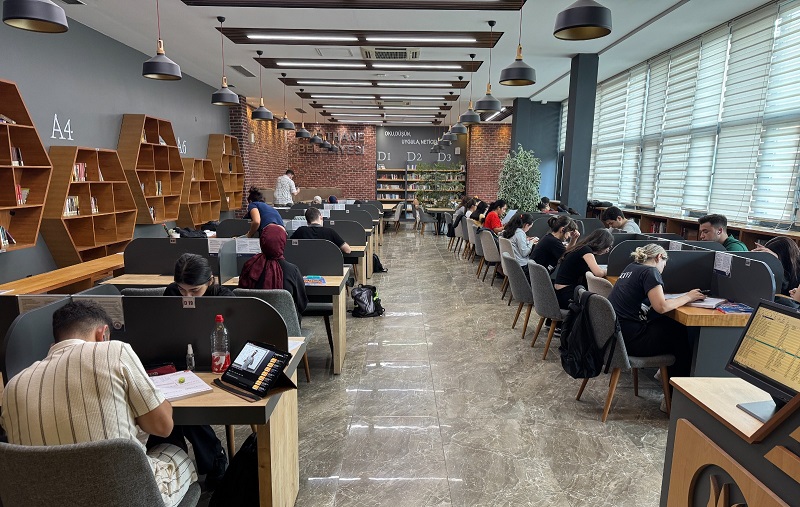 Kâğıthane’de Gençler, Millet Kıraathanelerinde Sınavlara Sessiz ve Konforlu Ortamda Hazırlanıyor