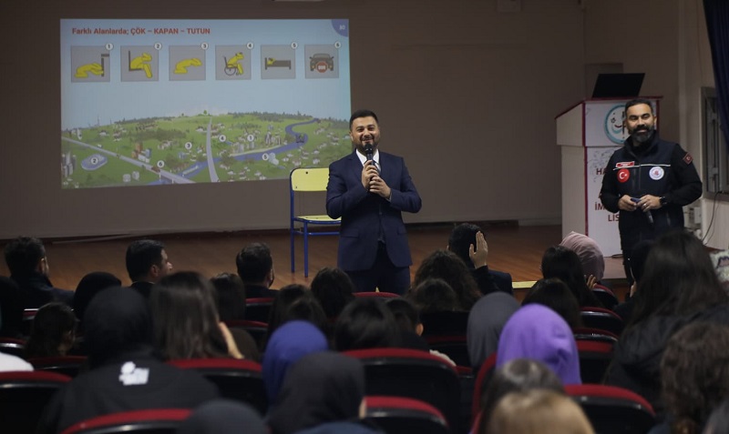 Kâğıthane’de Gençlere Kapsamlı Afet Farkındalık Eğitimi: Güvenli Nesiller Yetişiyor