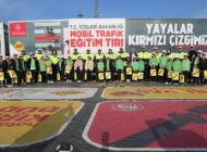 Minik Öğrencilere Mobil Trafik Eğitim Tırında Uygulamalı Ders Verildi