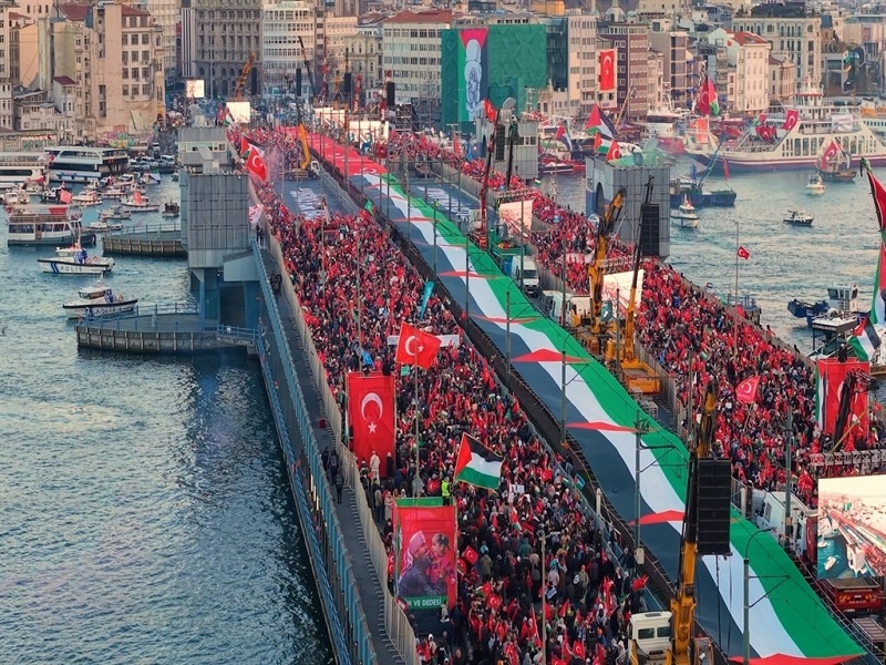 Galata Köprüsü’nde İnsanlık Seli: 520 Bin Yürek Filistin İçin Çarptı