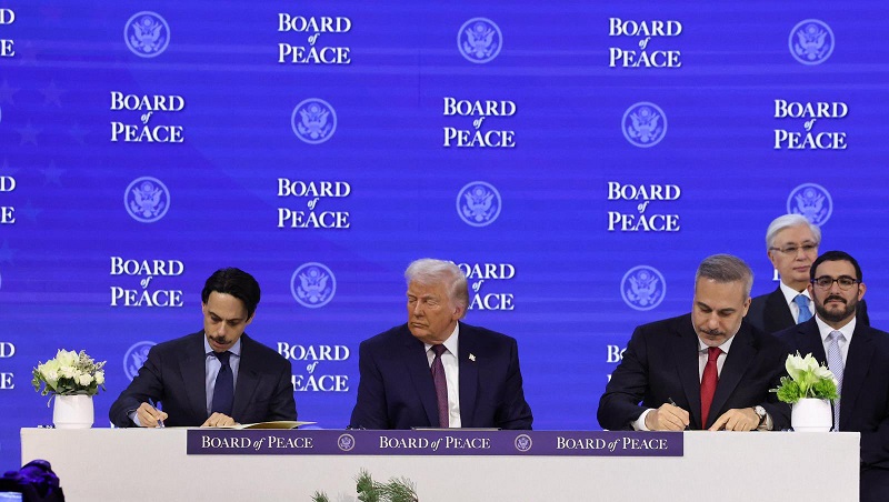 Diplomasi Masası Kuruldu: Hakan Fidan Davos’ta “Barış Kurulu” İçin İmzayı Attı