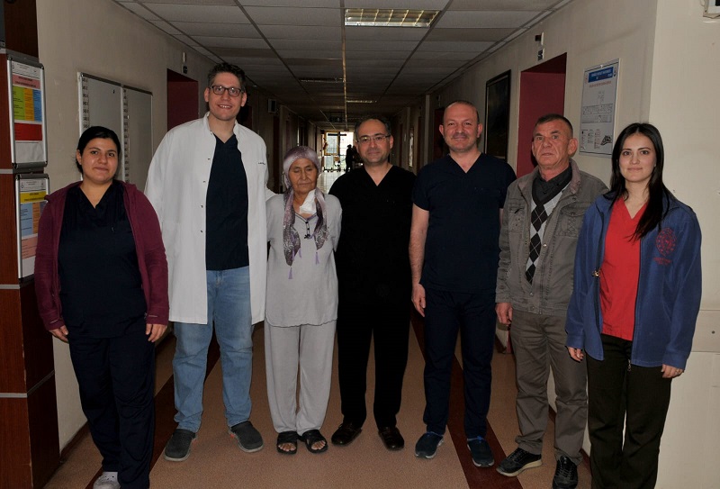 Tıp Dünyasında Büyük Başarı: Kanserli Yemek Borusu Çıkarıldı, Midesinden Yeni Yol Yapıldı