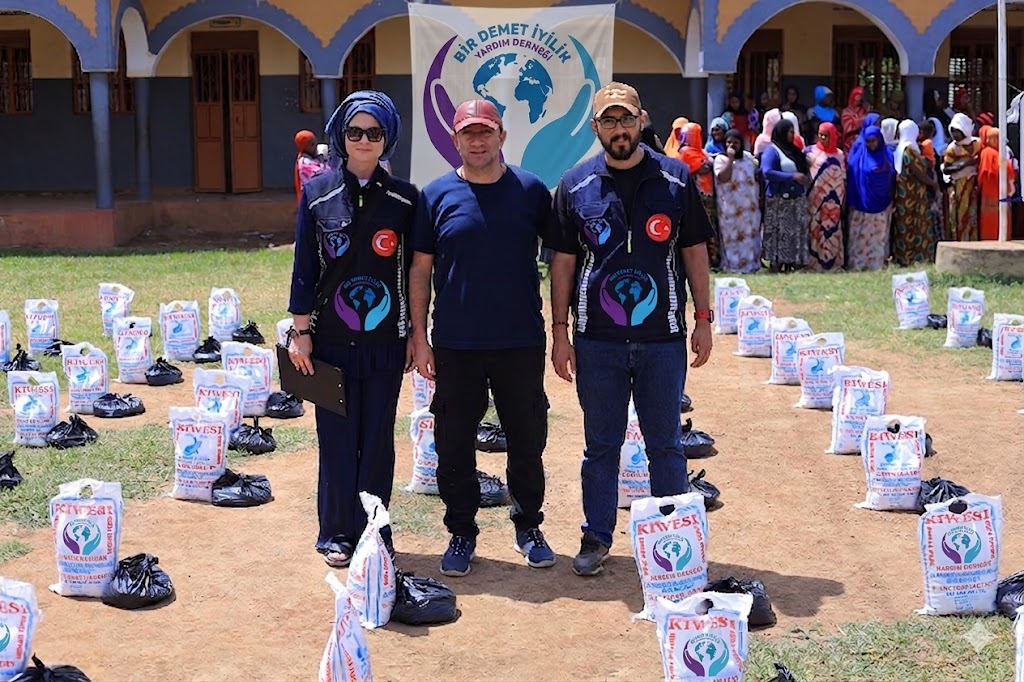 Azın Berekete, Niyetin Hakikate Dönüştüğü Yer: Bir Demet İyilik Derneği