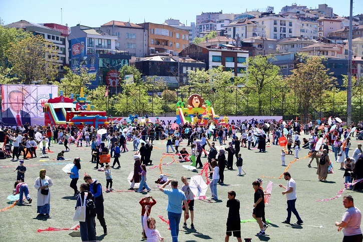 Hasbahçe’de Gökyüzü Rengârenk Uçurtmalarla Doldu Taştı