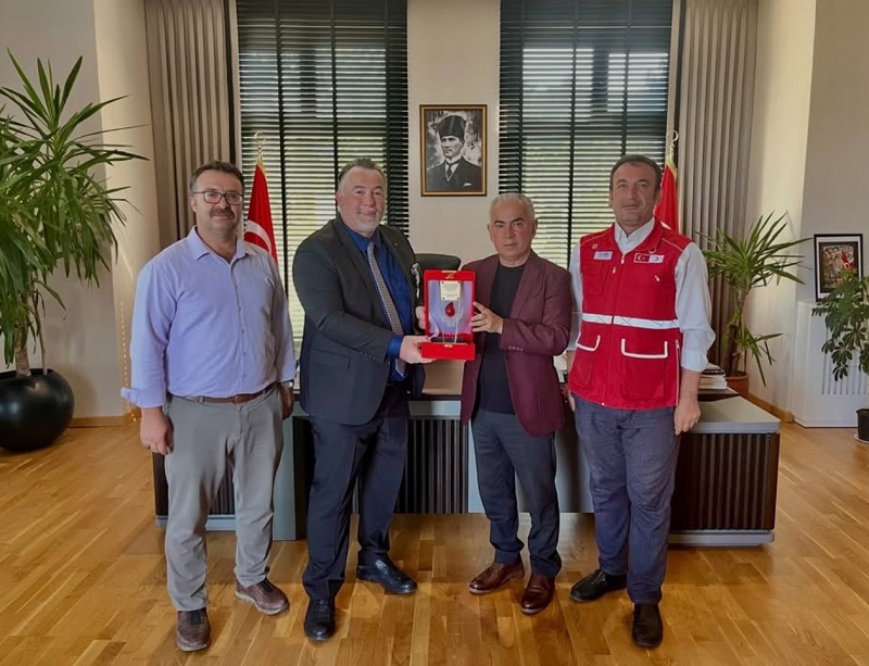 Gazeteci Cihan Fulser’e Türk Kızılayı’ndan Anlamlı Plaket