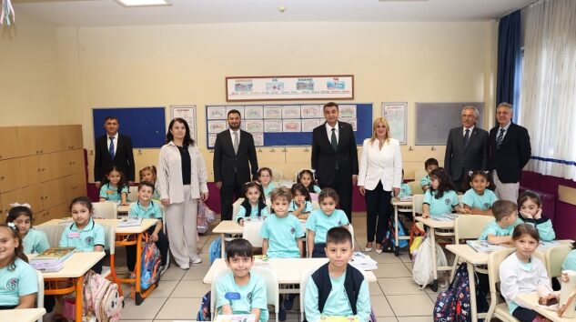 Türkiye Genelinde İlk Zil Çaldı: Milyonlarca Öğrenci Ders Başı Yaptı