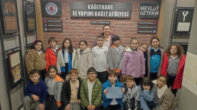 Çocuklar Geri Dönüşümü El Yapımı Kâğıt Atölyesi’nde Uygulamalı Öğreniyor