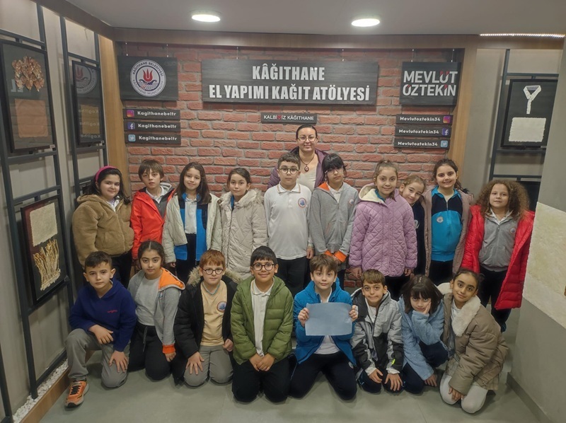 Çocuklar Geri Dönüşümü El Yapımı Kâğıt Atölyesi’nde Uygulamalı Öğreniyor